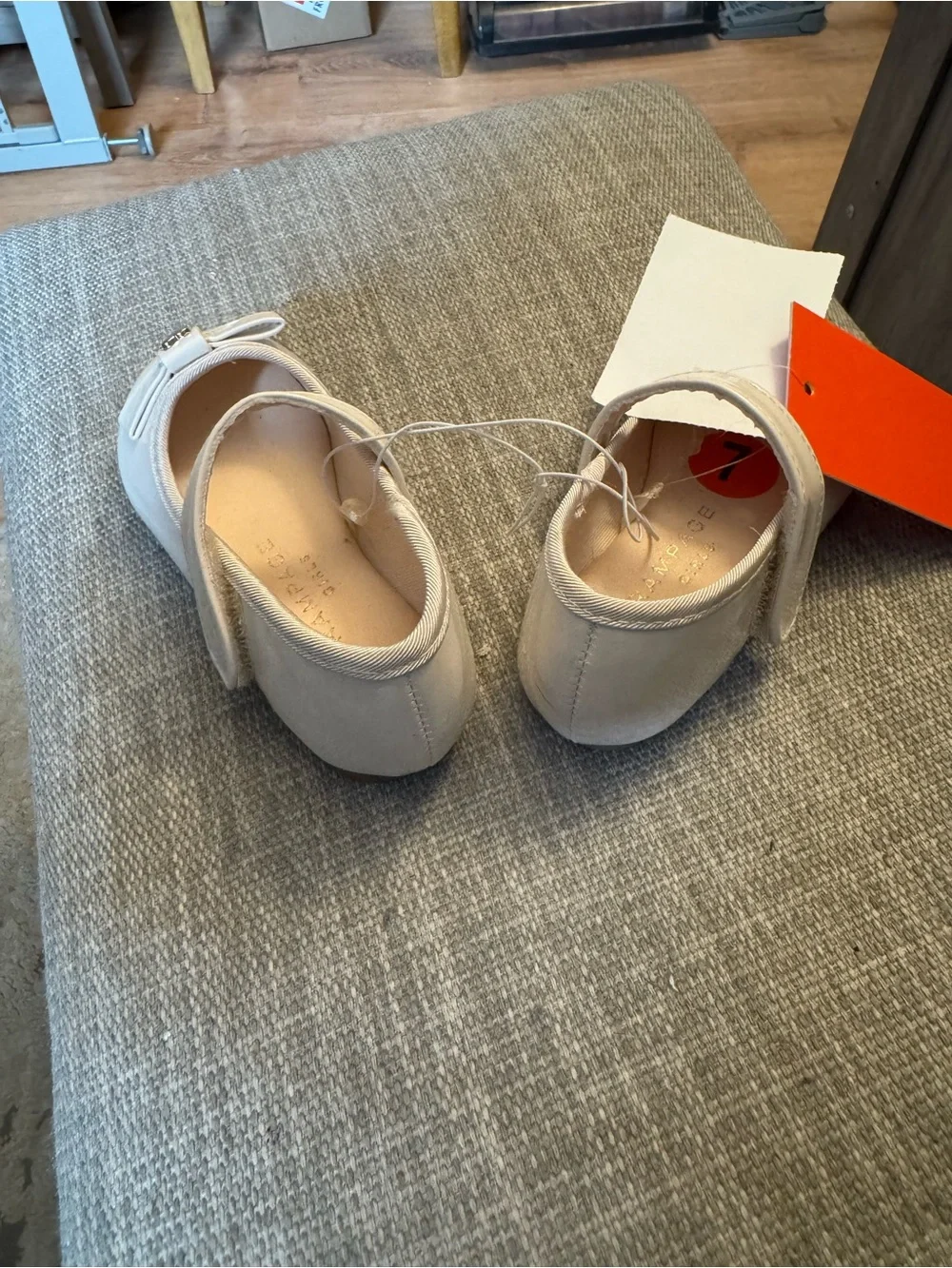 Rampage Girls Beige Patent Mary Jane Dress Shoes with Heart Bow